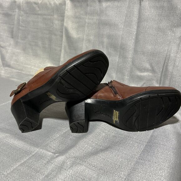 Clarks Bootie Shoe 84135 Size 6 1/2 Brown Leather 2.5" Heel Wedge Chic Boot - Picture 4 of 9